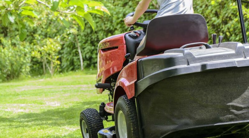 A fűnyíró traktor működése: tanácsok a karbantartáshoz